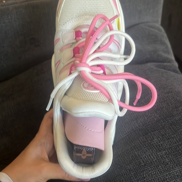 Signature LV detail on white with pink sneakers size 9 - Picture 6 of 7
